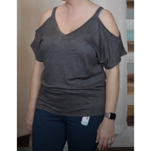 Mixed Threads Stitch Fix Size Large Kyrah Cold Shoulder Knit Top Gray - Picture 1 of 5